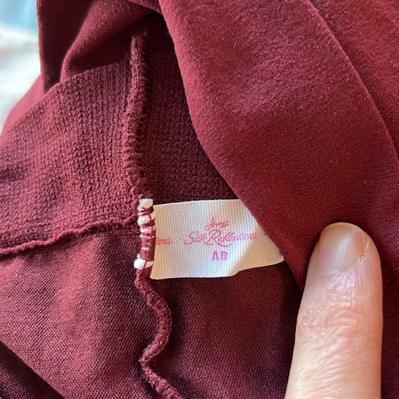 HANES Wine Color Silk Reflections Panty Hose SIZE AB - Picture 2 of 8